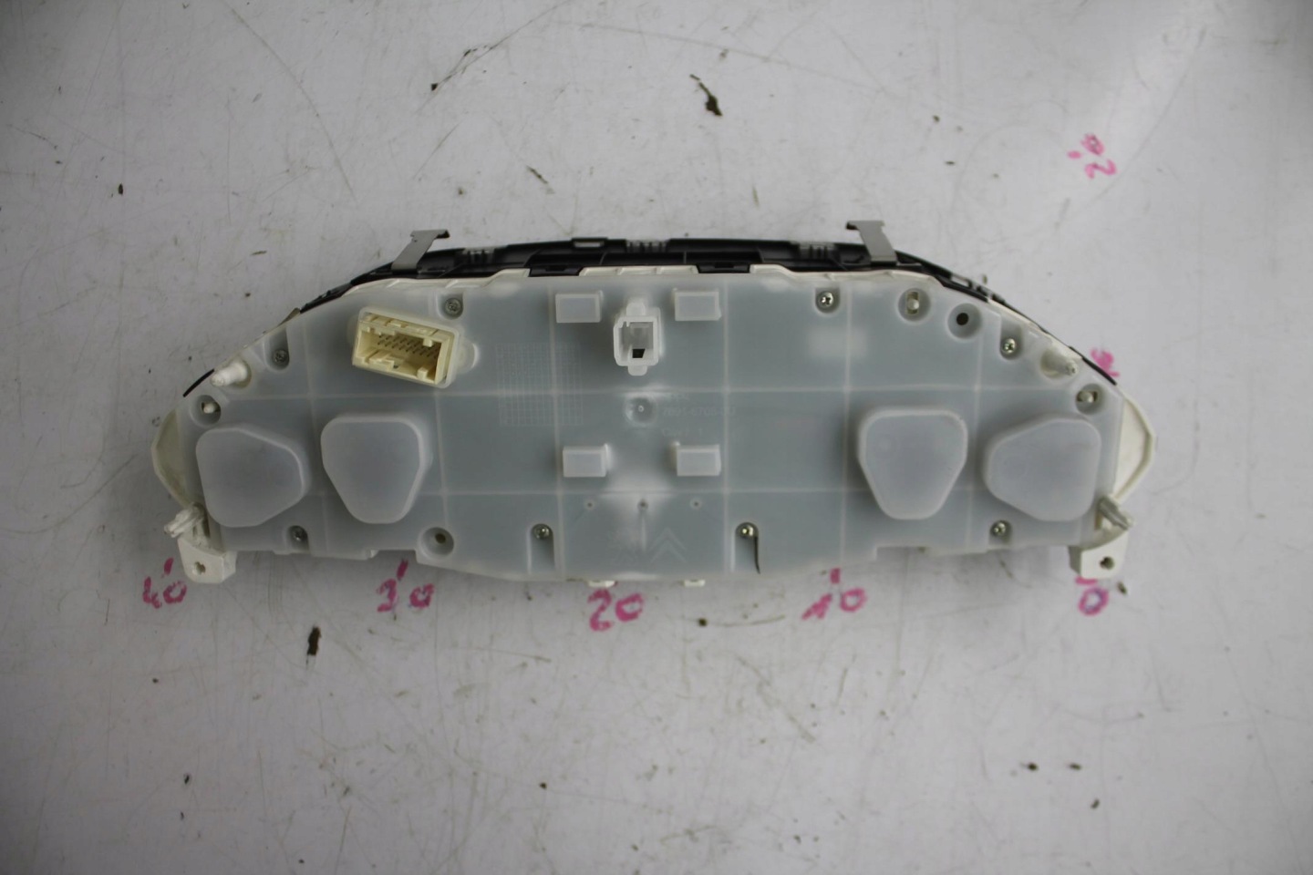 dials dials 9800860780 PEUGEOT 208 and 1.2 UK
