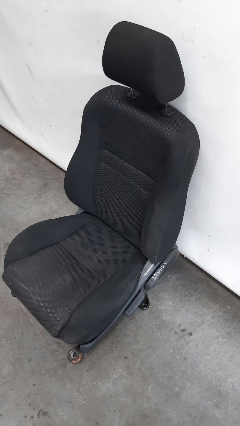 seat front left driver´s Toyota Avensis T25 1,8i