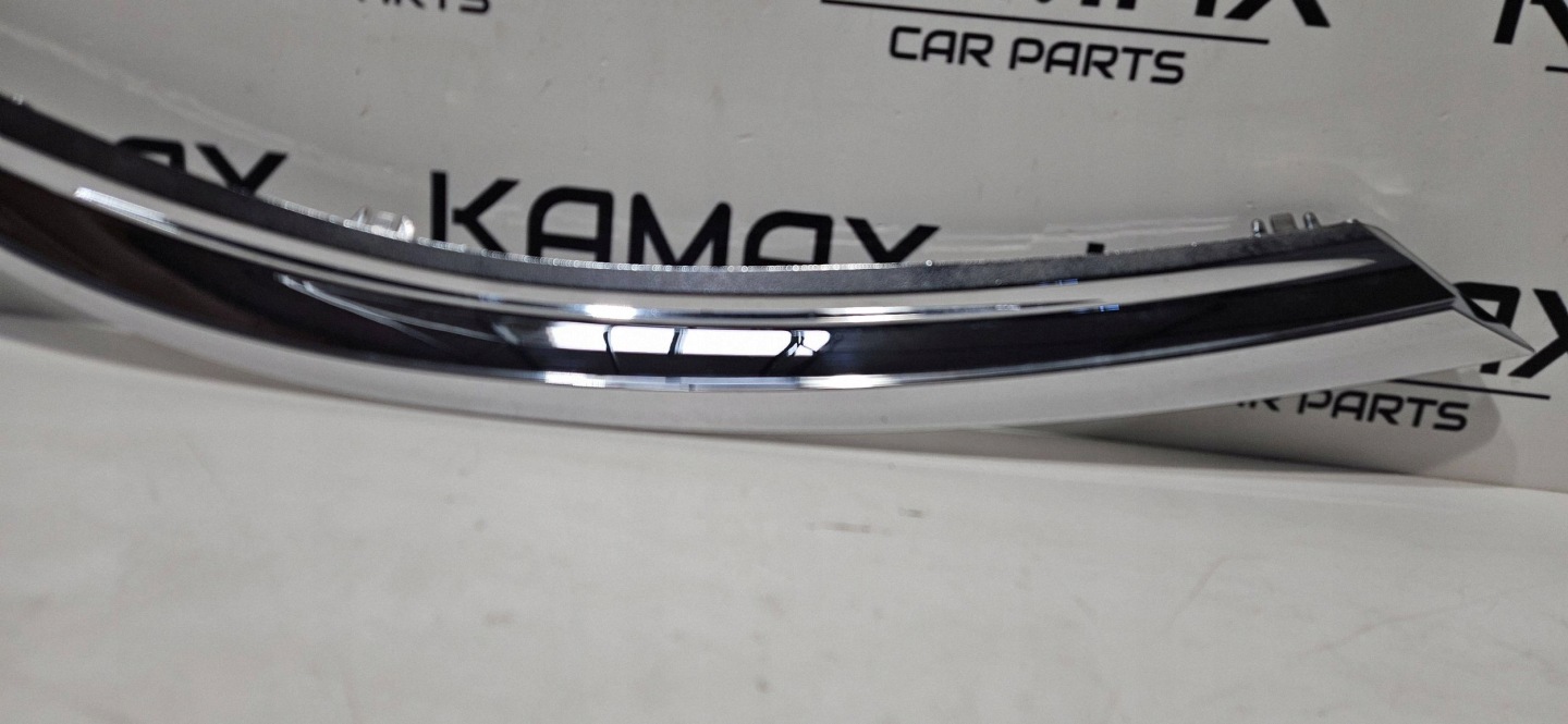 moulding below reflektorem right side Toyota Corolla E160 E170 5318102010