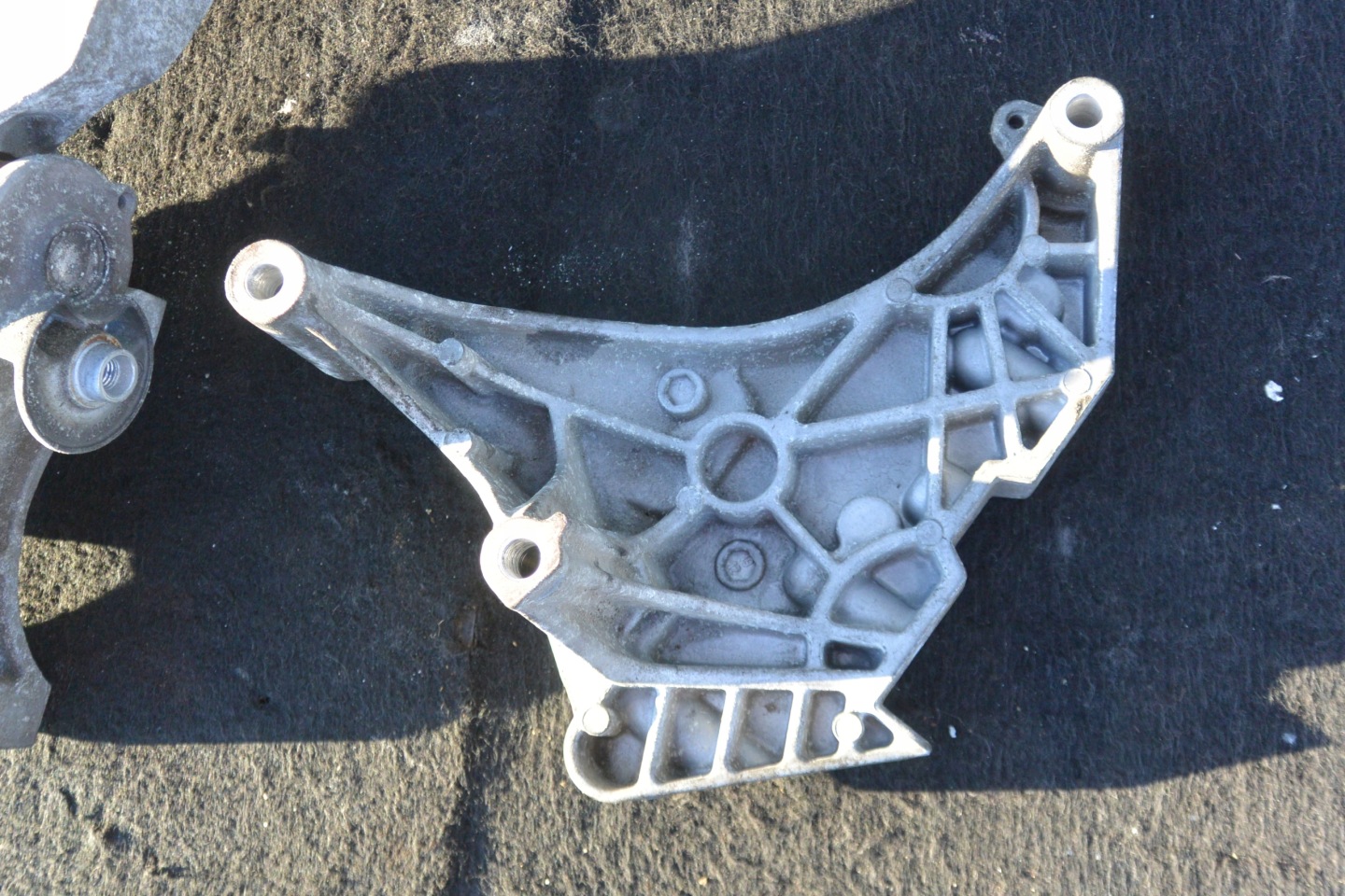 engine mount holder 2.0 TDI VW AUDI SEAT SKODA