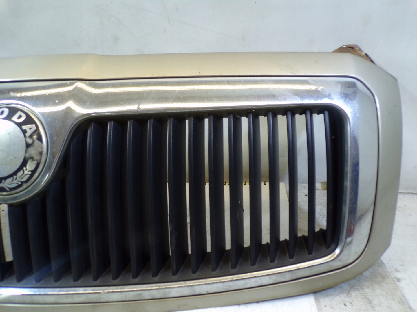 Griglia GRIGLIA radiatore SKODA SUPERB 1 e colore 9201