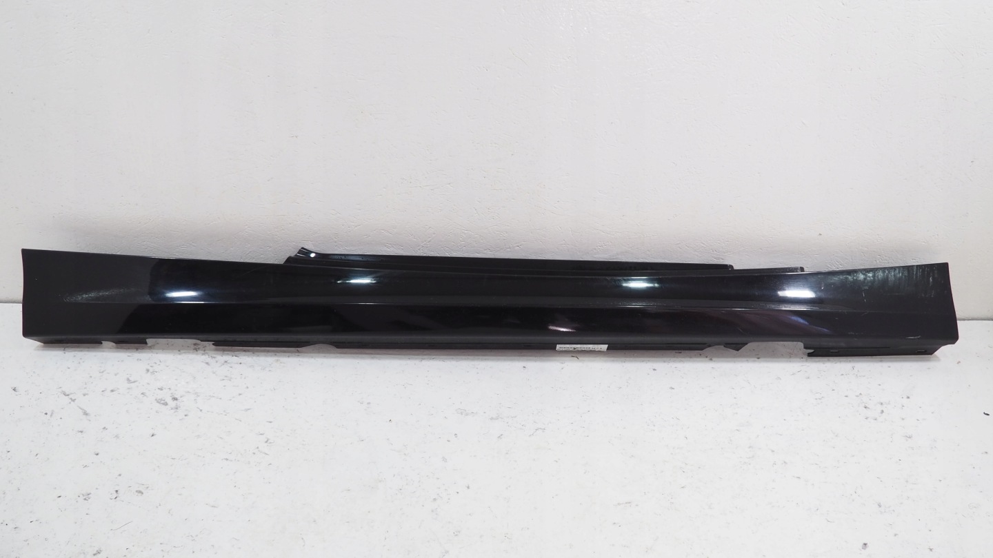 BMW 1 E81 E82 E88 lišta Prahová pravá 7183234