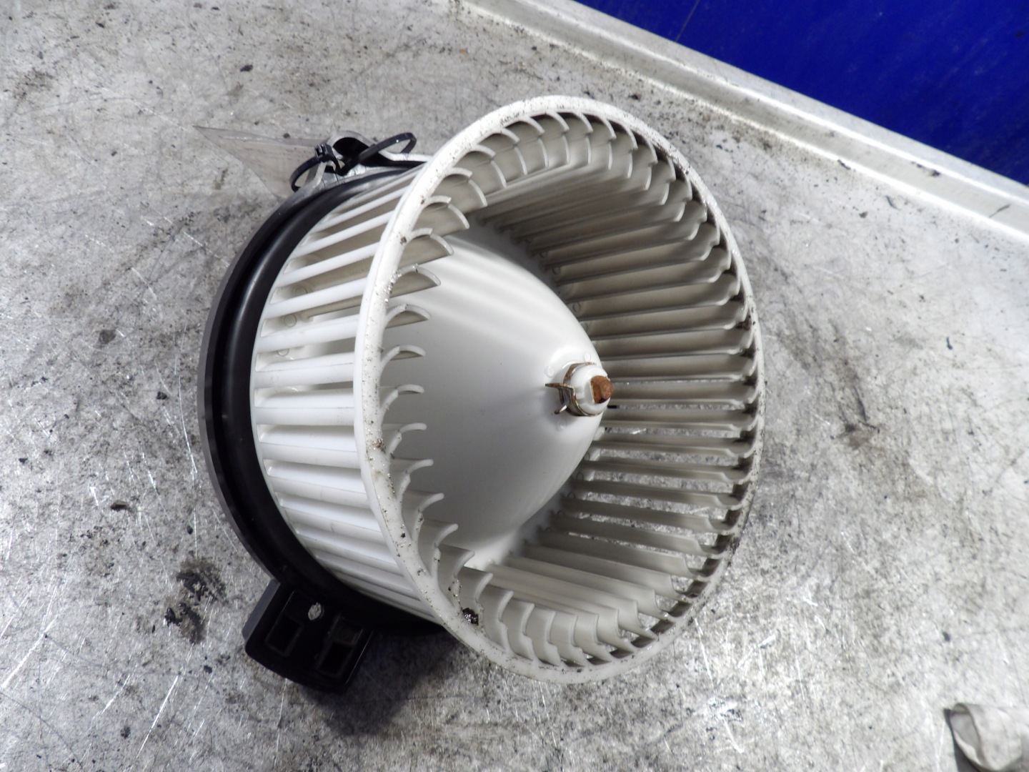 Mazda Demio II ventilátor topení 1,4B GJ8AA02