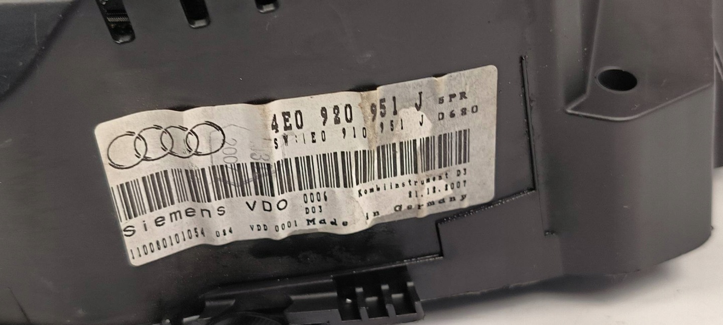 budíky hodiny 4E0920951J AUDI A8 D3