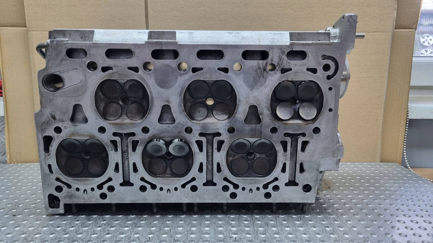 head. right 07C103374M VW PHAETON BENTLEY A8 D3 6.0 W12 BAN
