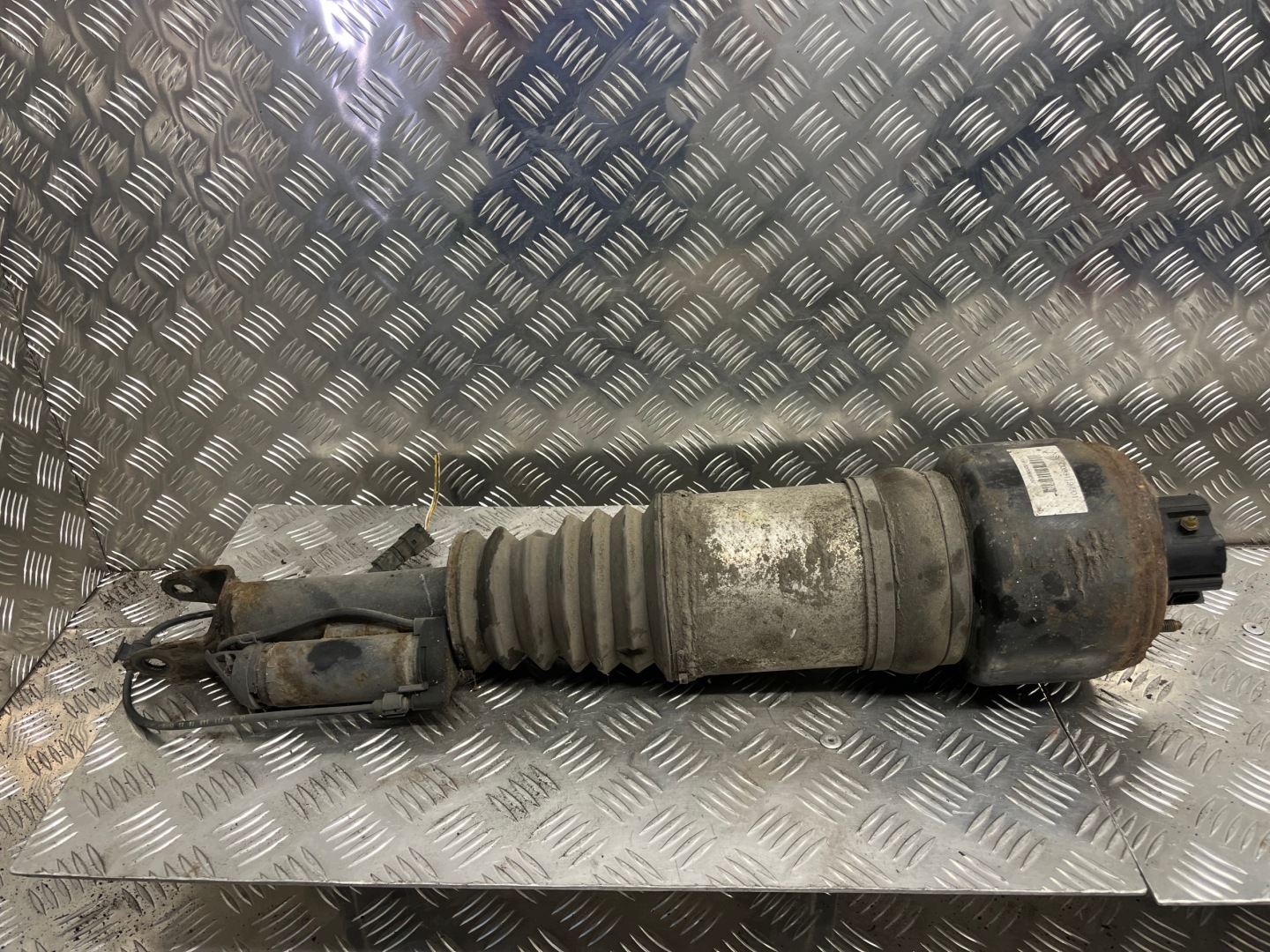 shock absorber front front MERCEDES-BENZ E-KLASA W211 AIRMATIC C086119