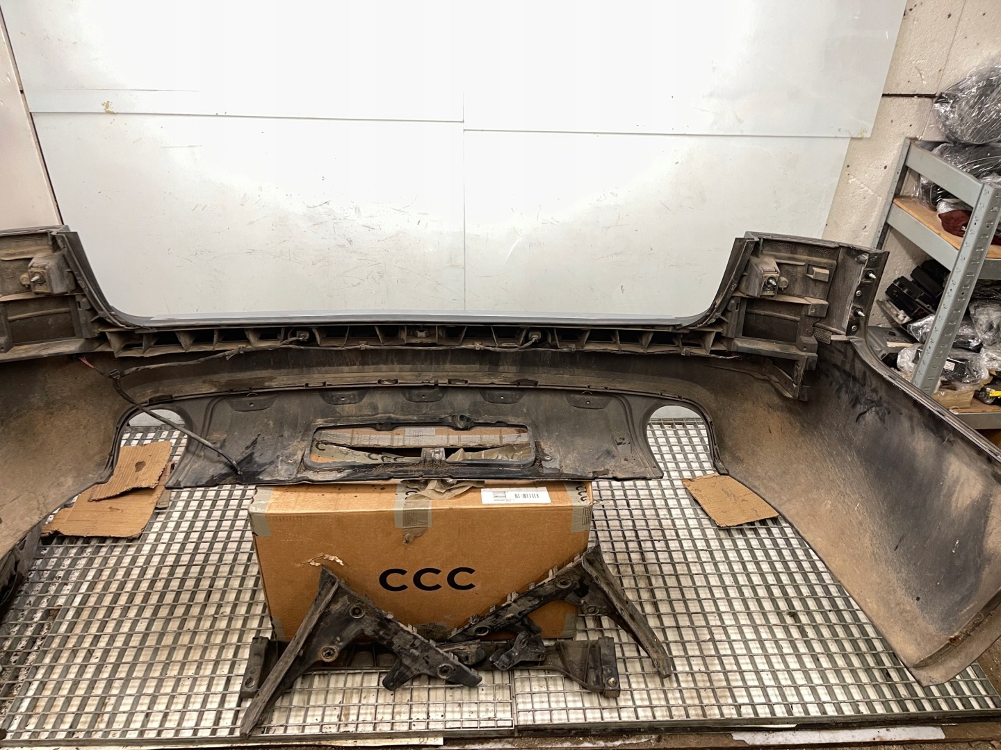 bumper rear part rear AUDI A6 C6 ALLROAD 4PDC below towing + supports complete