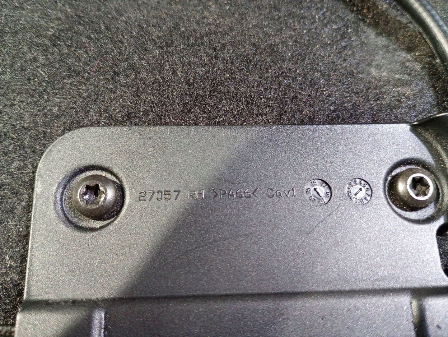 Blende Abdeckung BODEN des Bodens Matte Teppich AUTOTEPPICHE rechts Chrysler Pacifica 2017