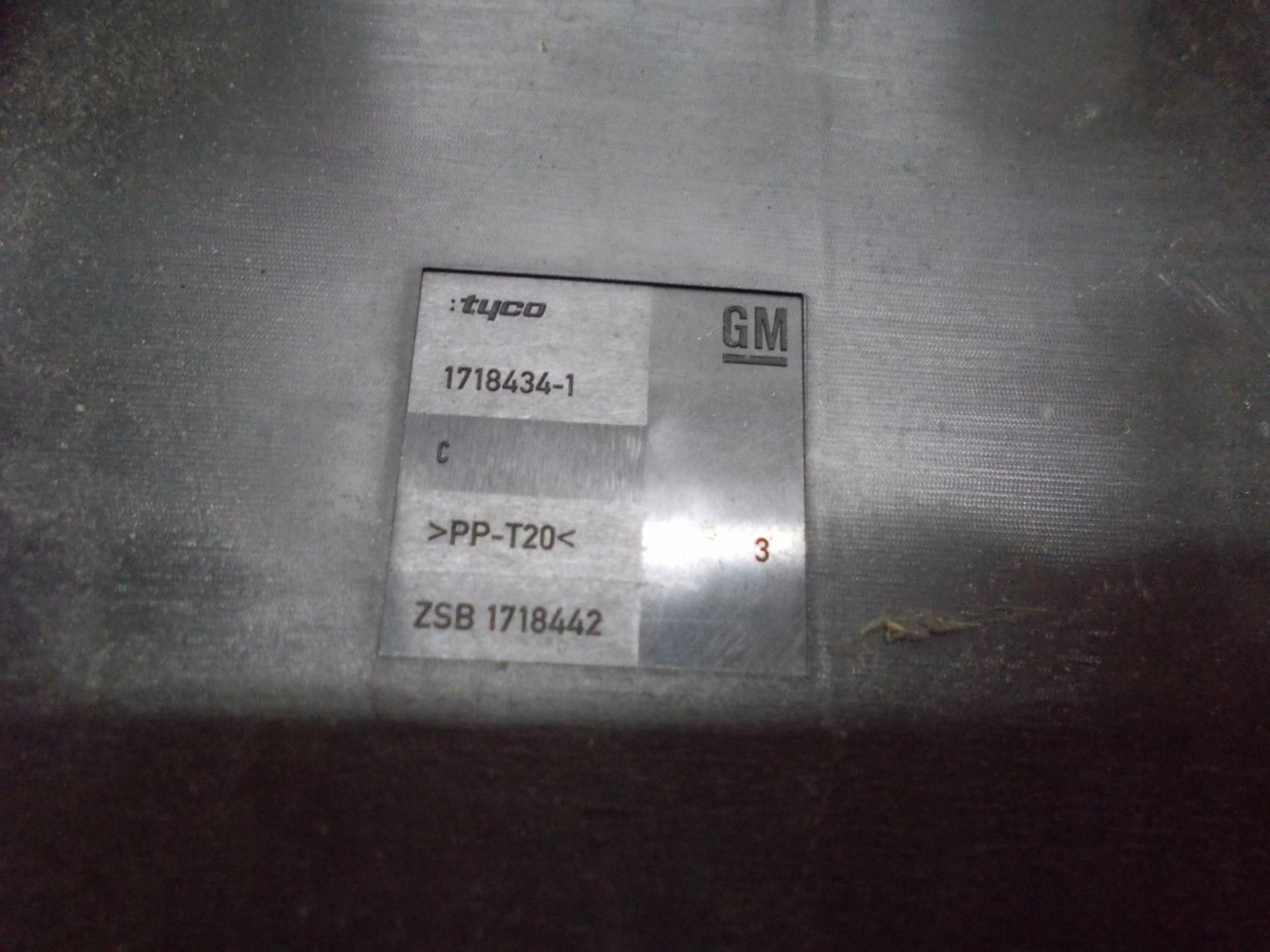 OPEL CORSA D 1.0 B 09R stromverteiler batteriekabel 1718434