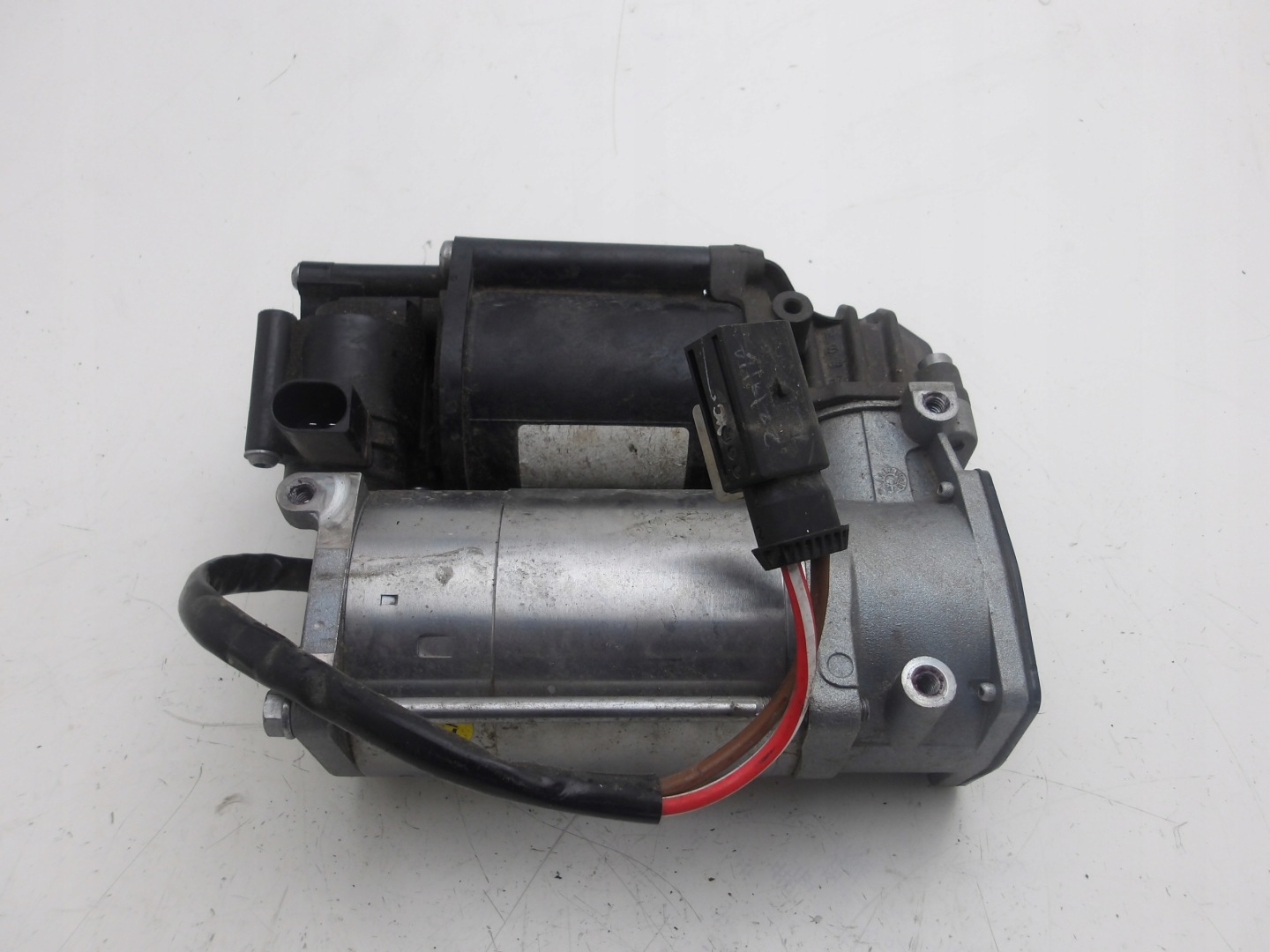 MERCEDES E-KLASA W213 18-22 compressor; springing WABCO A09932000047 OE