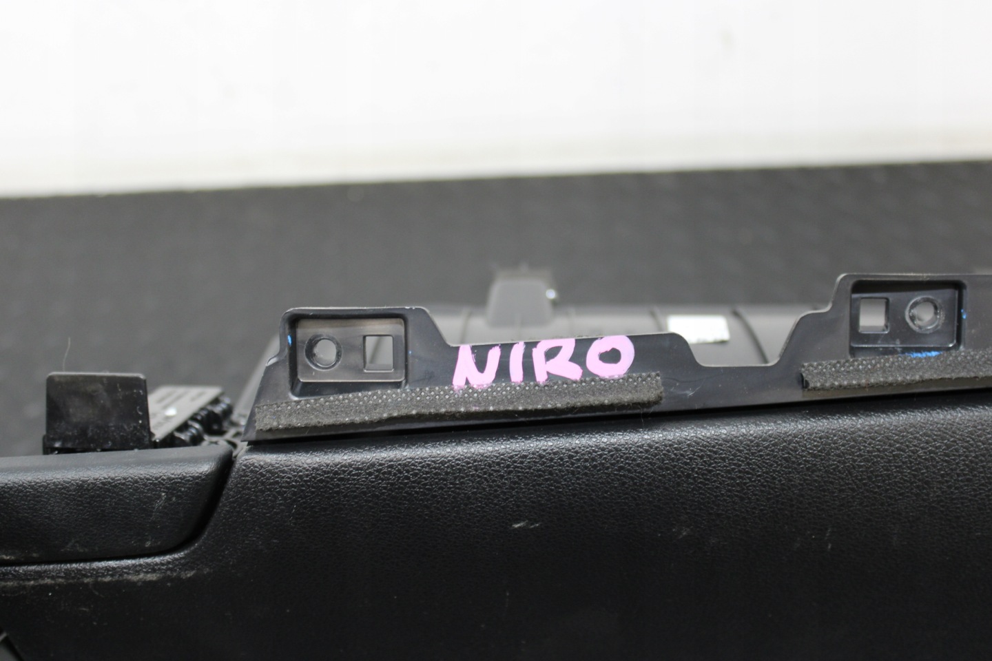 passenger compartment consoles KIA NIRO 1 and 16-18