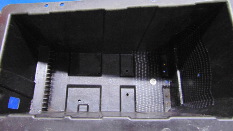 Gehäuse Blende Abdeckung AKUMULATORA MERCEDES SPRINTER W907 W910 18-25R
