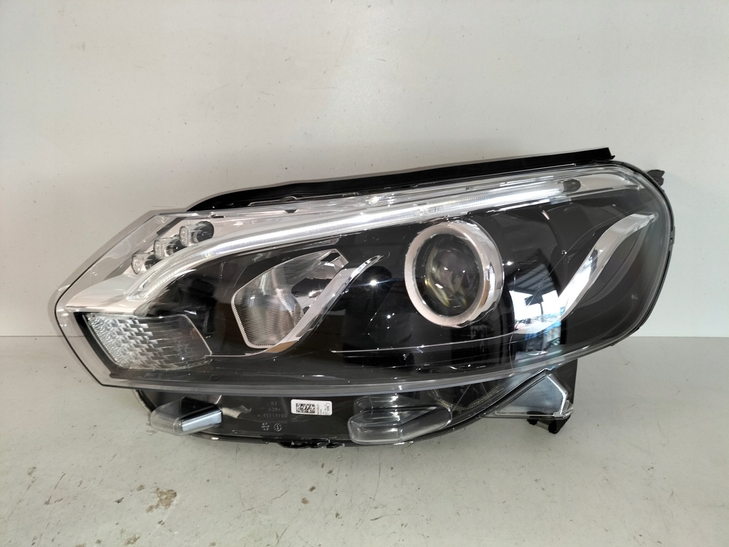 light front reflektor left TOYOTA PROACE II 16- XENON