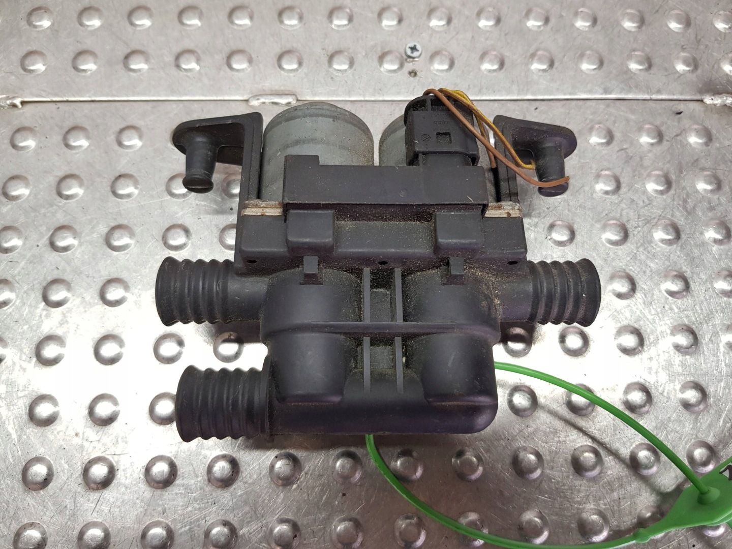 Vanne Électrovanne d’eau 6908294 BMW 7 E65 3.6 V8
