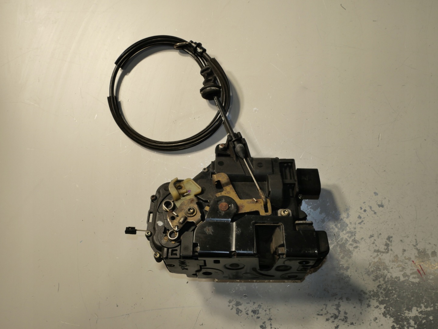 lock door SKODA VW SEAT AUDI 3D1837015A
