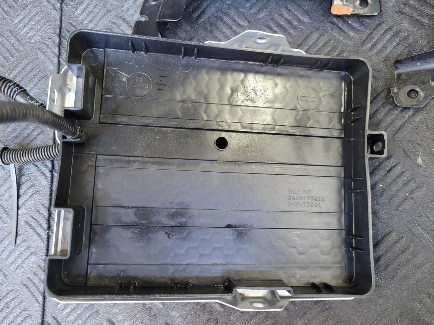 Grundlage Halter AKUMULATORA 648947341R DACIA SPRING