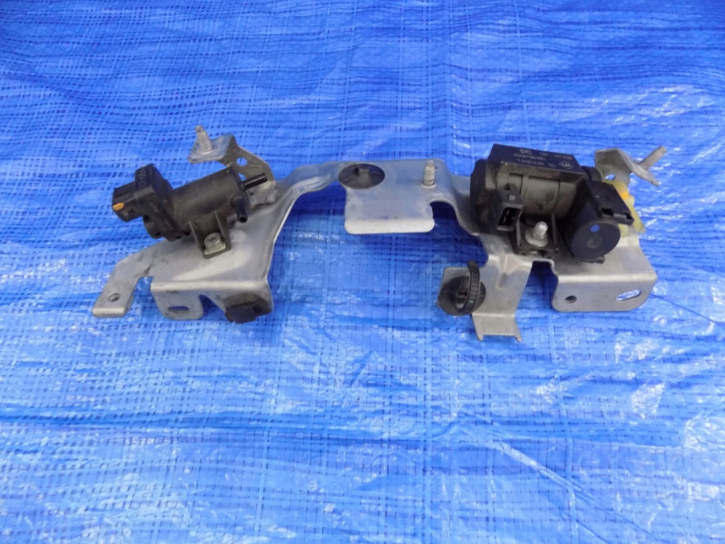Sensor ZAWORY Unterdruck Halter TRAFIC III
