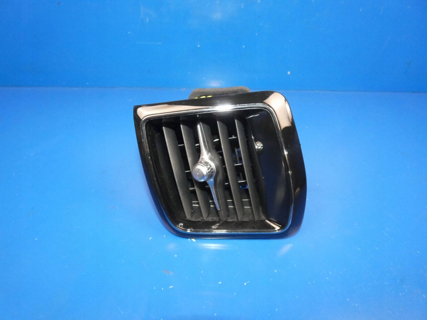 VOLVO XC60 II 17- grid air conditioning devices left left front front