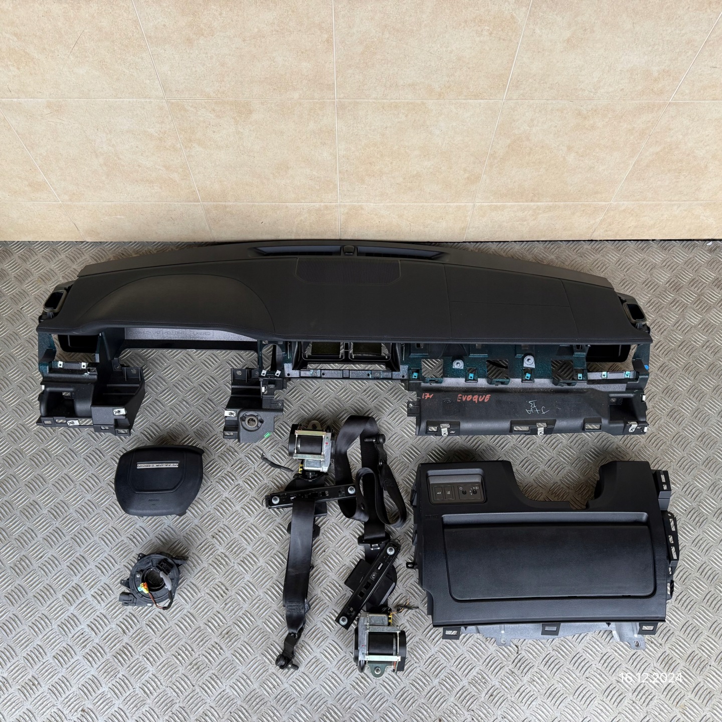 dashboard complete airbag console tension belts cockpit LAND ROVER EVOQUE and LIFT