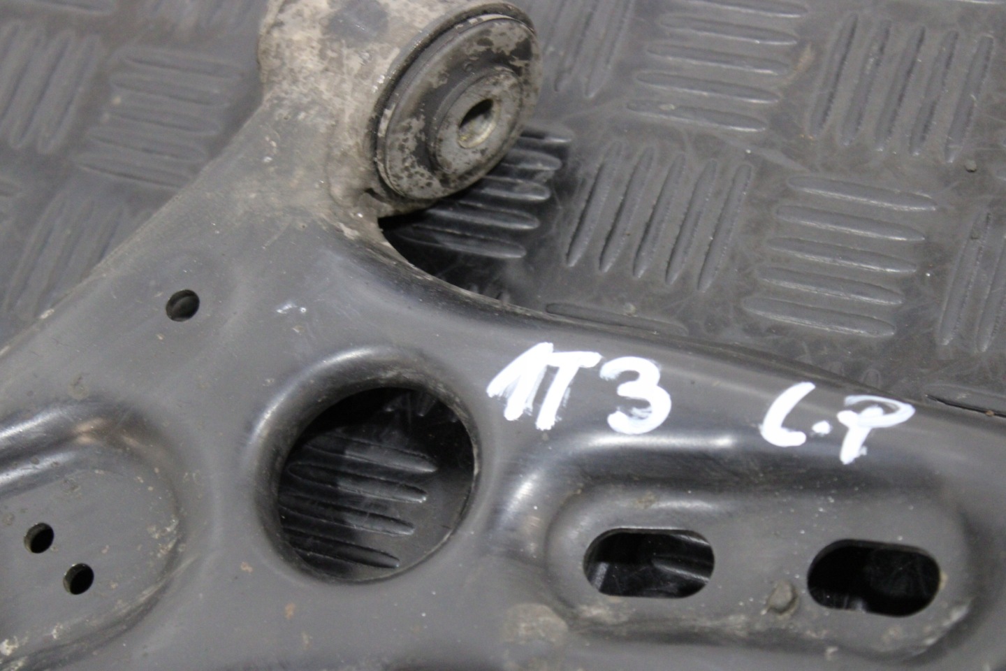 arm left front front VW TOURAN 1T3 1T0 LIFT