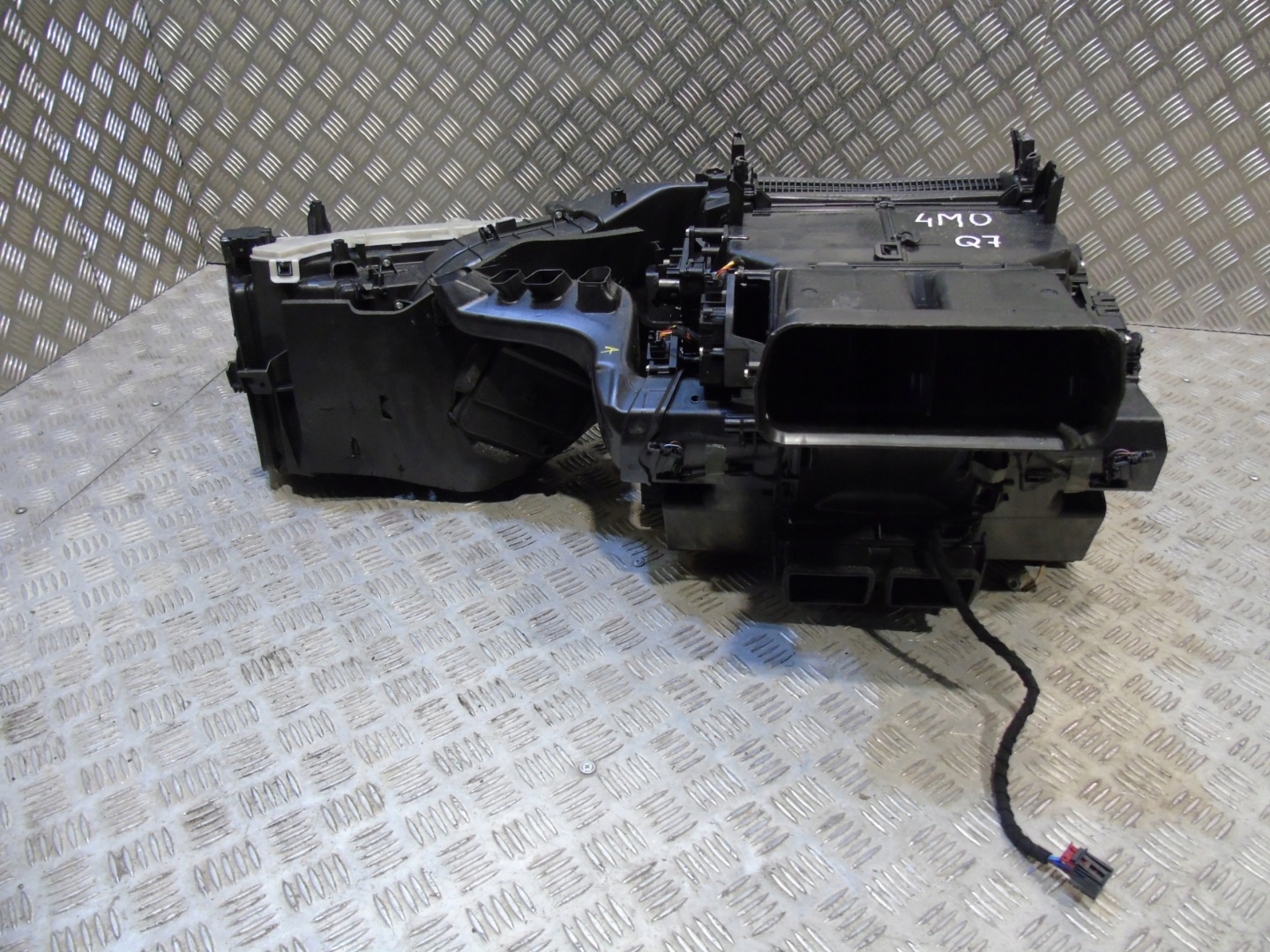 IDEALNA KPL.ohřívač AUDI Q7 4M0 4M 1