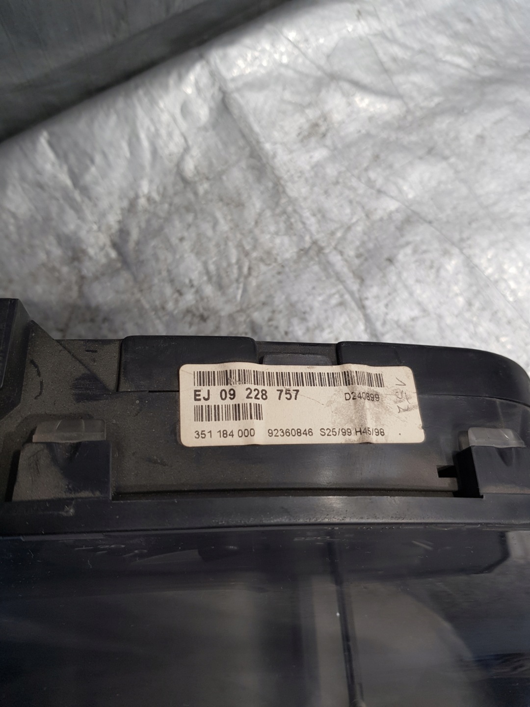 dials dials Opel Zafira A 2.0 D EJ 09228757