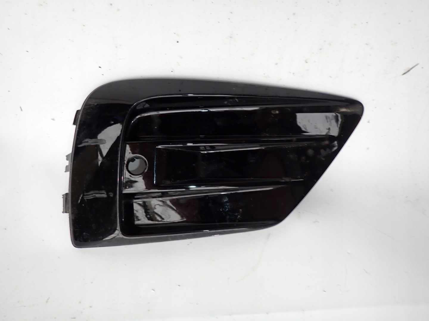 VOLVO XC60 II R-design grid of a bumper right front PDC 31449129
