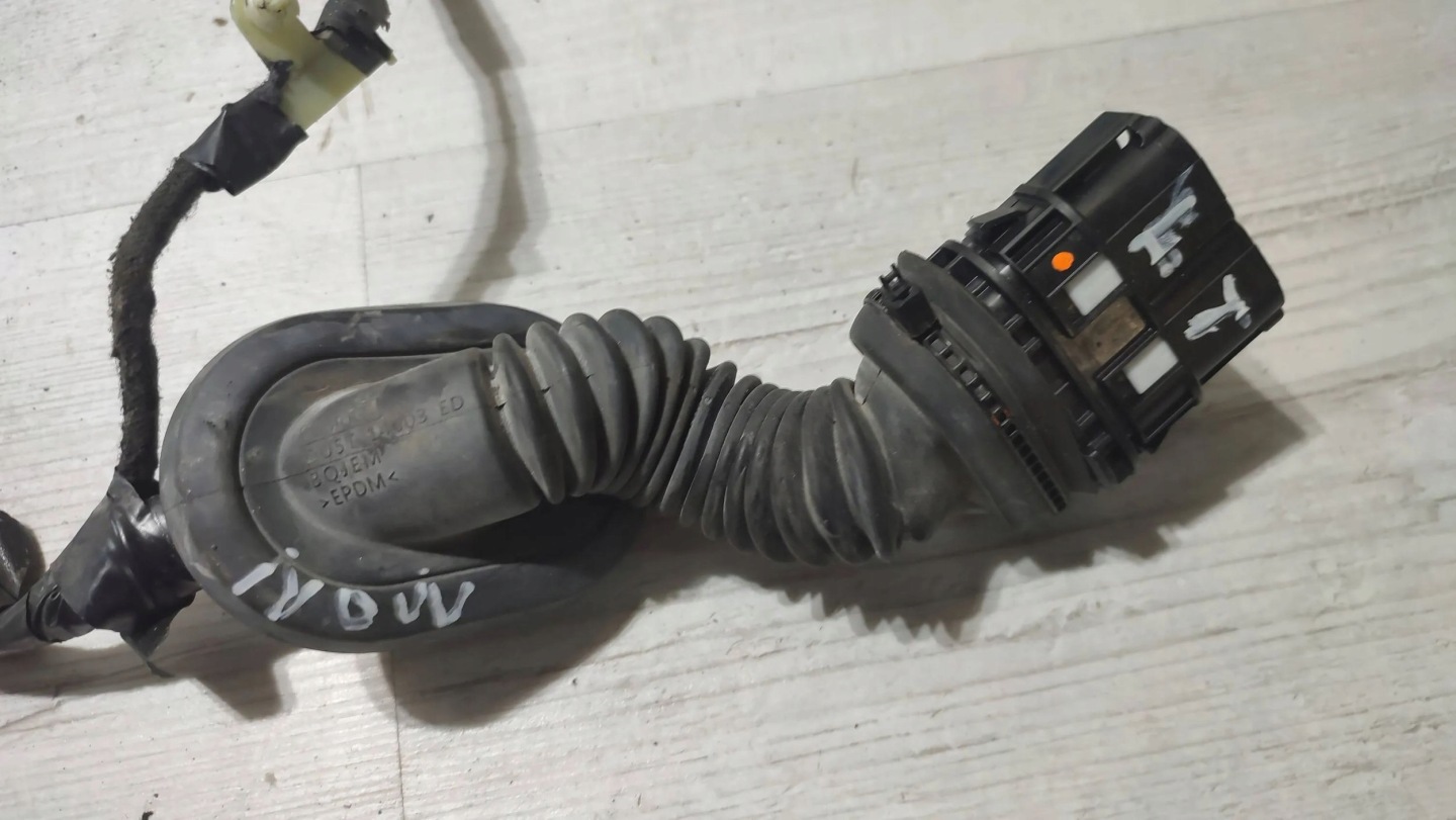 Ford Mondeo MK5 16r 2.0TDCi rear part side left bundle przewodow door