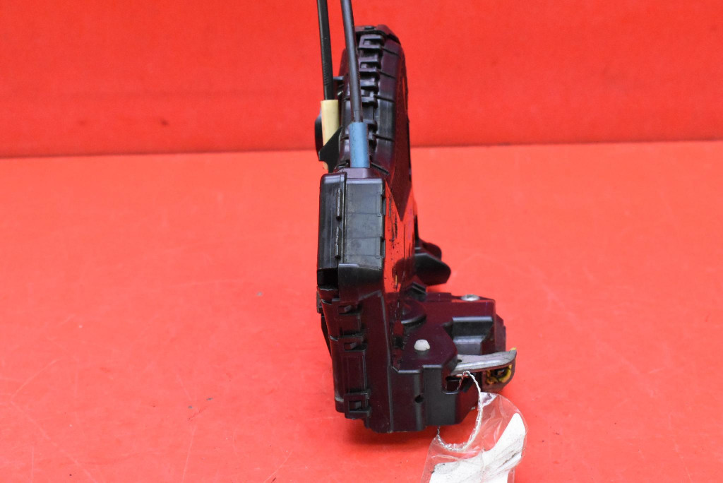 lock door left front front EU A046693 LEXUS CT200H 10-14