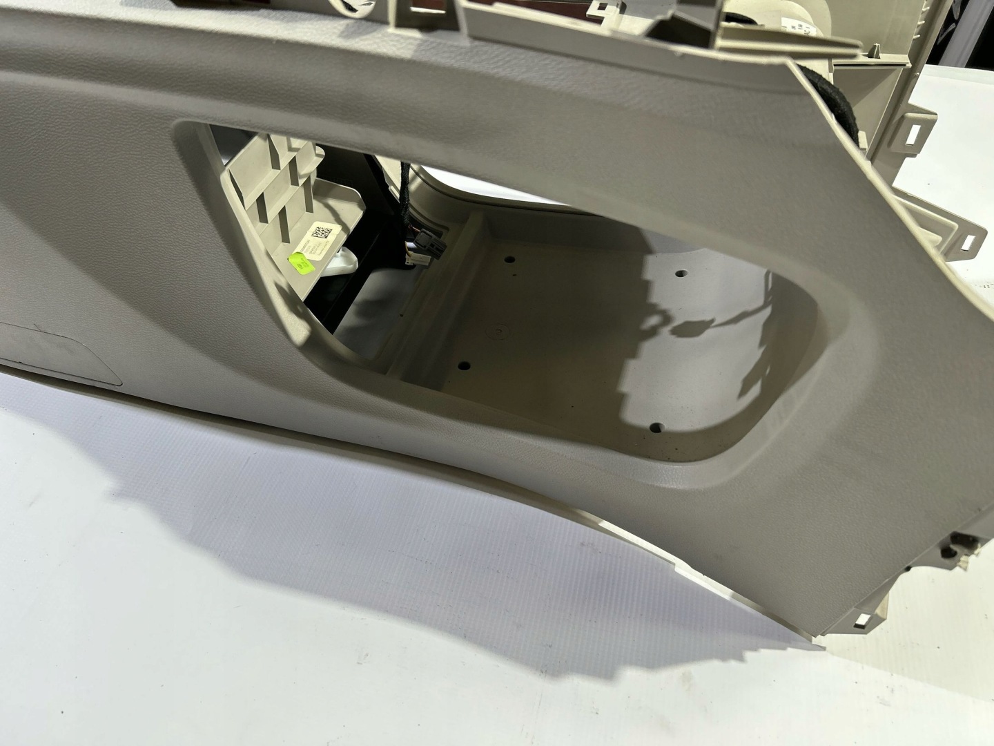Tunel central armrest dekor passenger compartment Chrysler Pacifica 2021