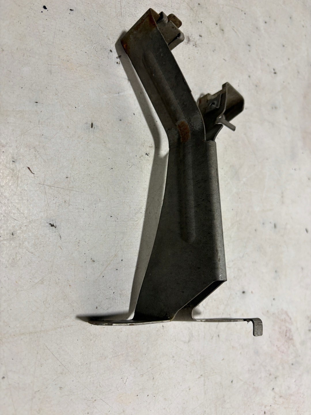 Support plaque Console Pare choc Gauche Avant MERCEDES W207 2075240140