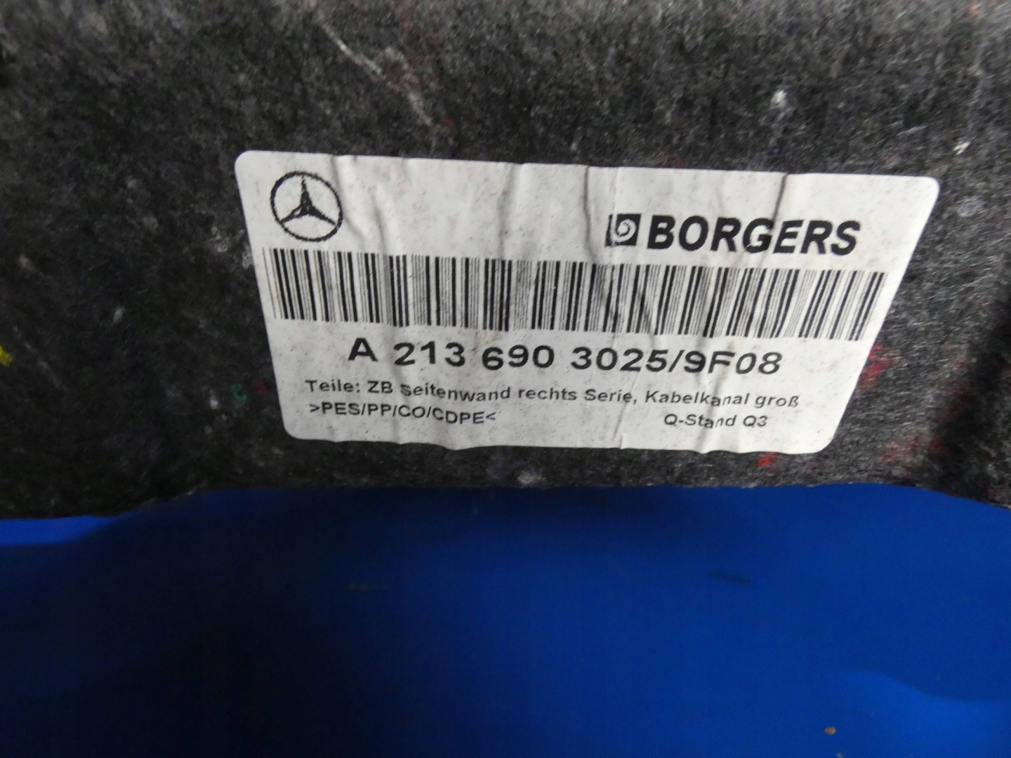 MERCEDES E KLASA W213 sedan boot upholstery upholstery right rear part