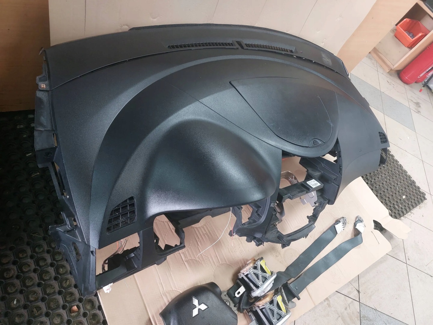 dashboard console airbag Mitsubishi Grandis 03