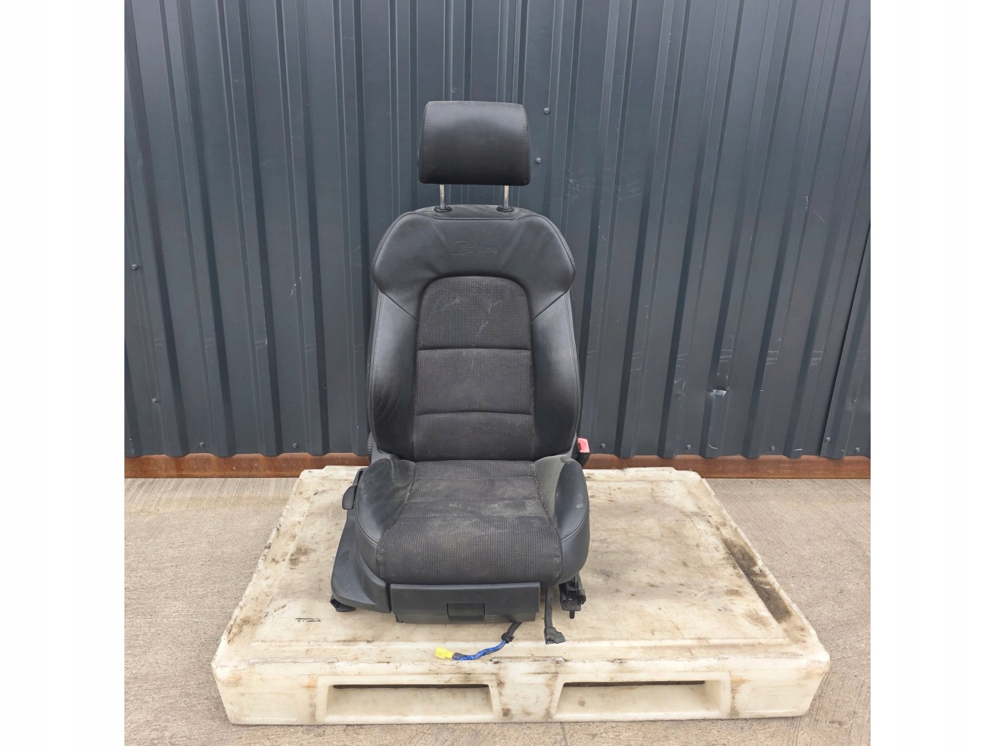 seat front right PASAZER AUDI A3 8P SPORTBACK S LINE POL leather