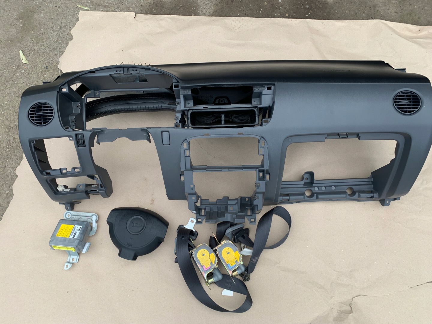 DAIHATSU CUORE VI console dashboard panel airbags tension belts