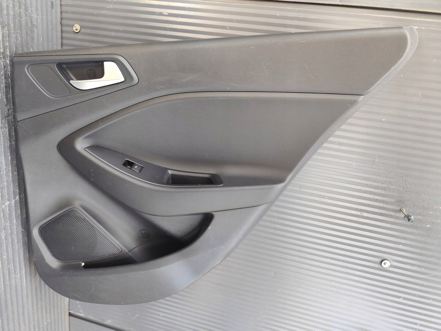 HYUNDAI I20 II upholstery side door rear part right