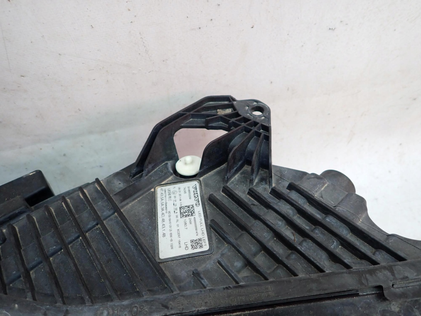 VOLVO XC60 II 2 17-> light front front left