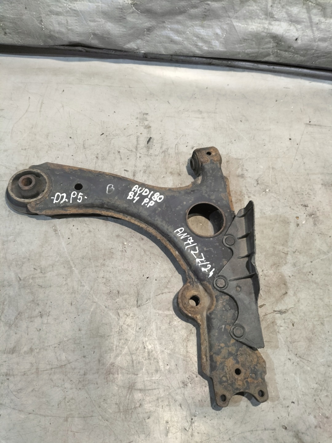 arm front right VW VOLKSWAGEN PASSAT B4