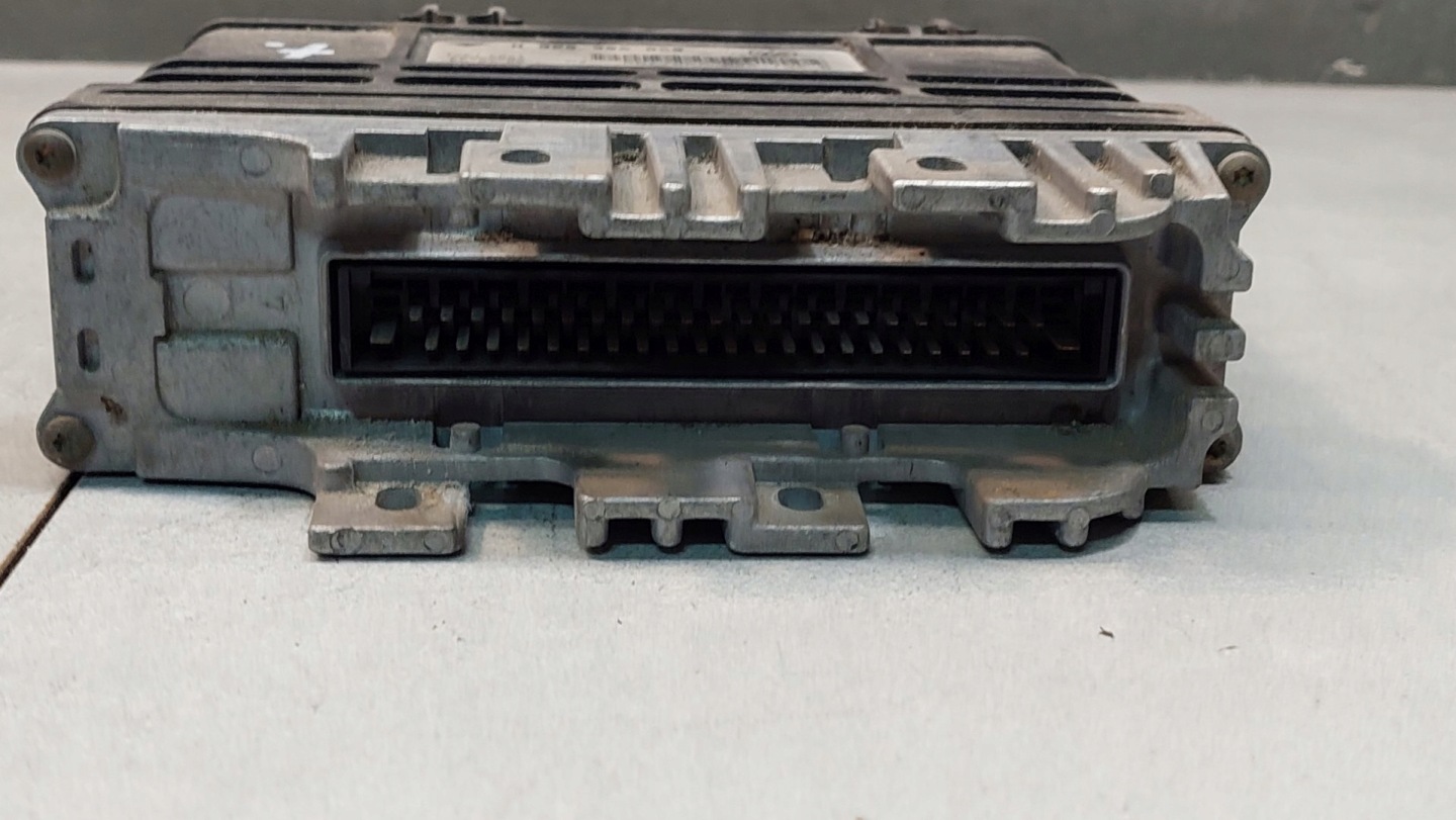 control unit of the engine VW POLO 6N 1.0 B 030906026N