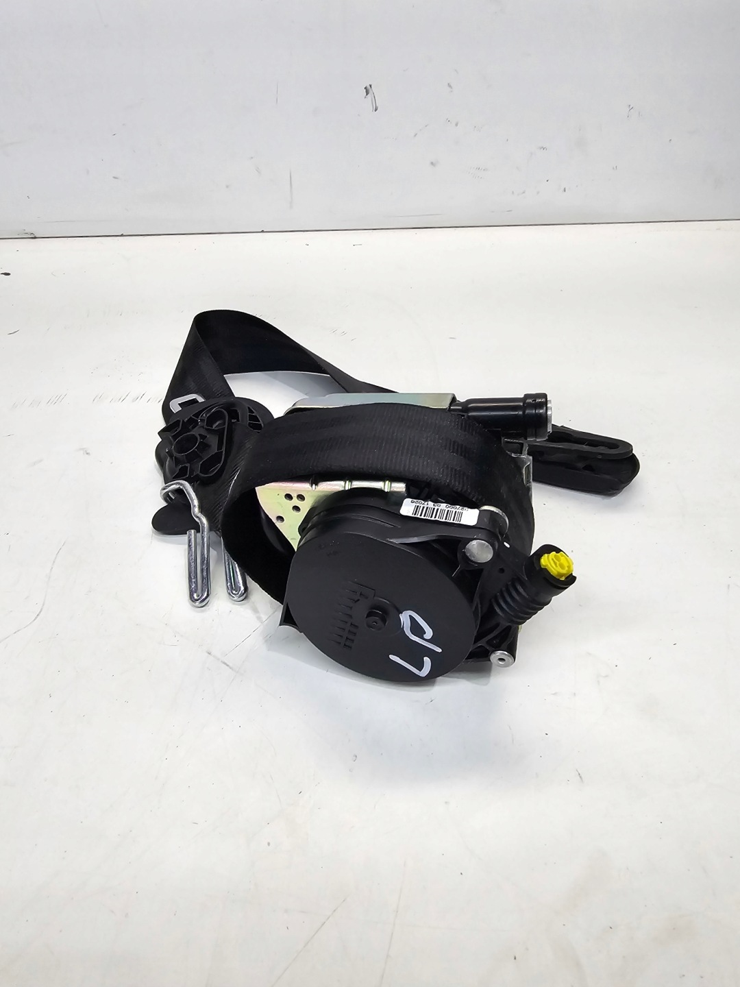 tension belt left front AUDI A4 B9 8W0857705 original !!