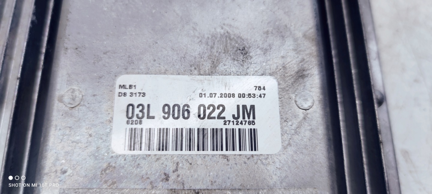 computer control unit of the engine AUDI A4 B8 03L906022JM
