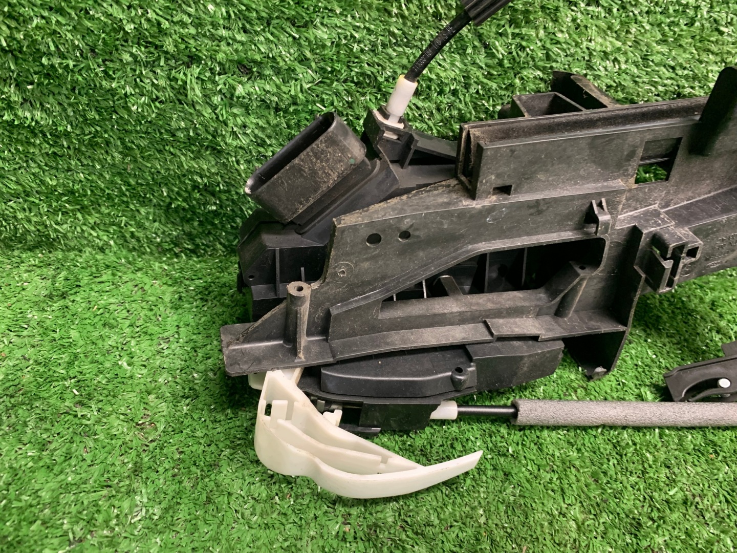 lock door left rear part FORD C-MAX MK3 AM5A-R26413-BE