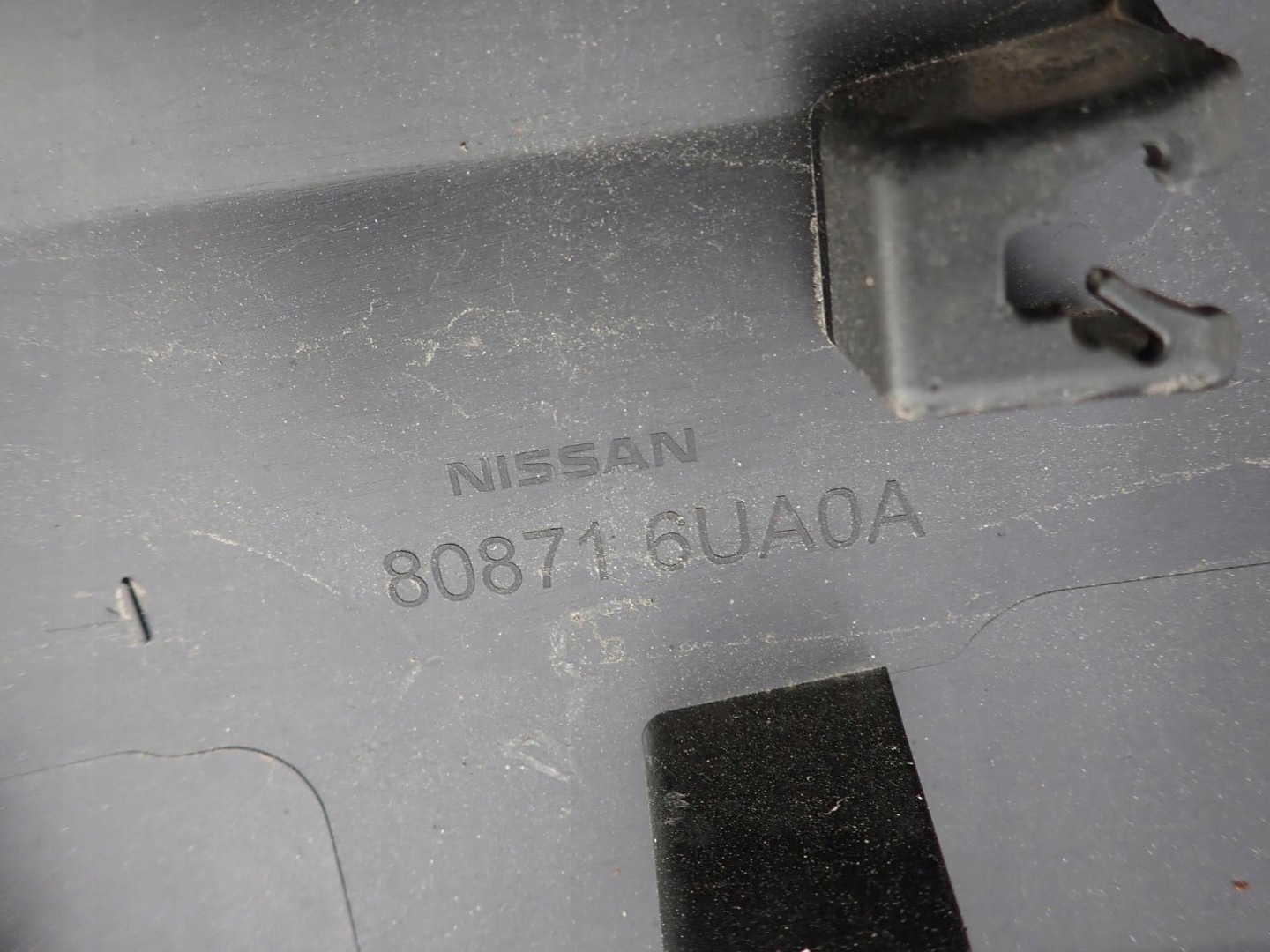 NISSAN QASHQAI III 3 21-> cap moulding door left front