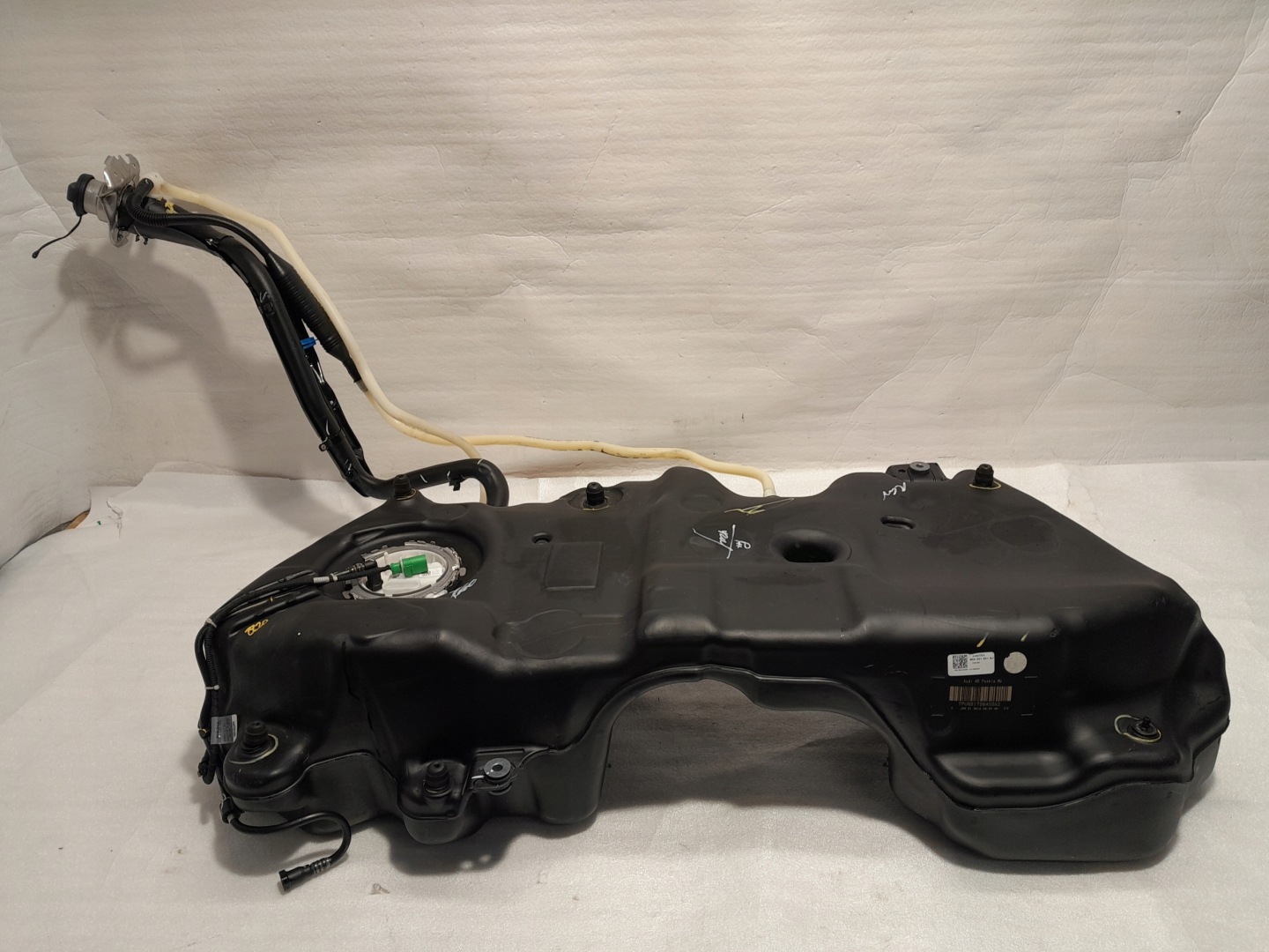 AUDI Q5 80A 2.0 TFSI tank 80A201021BJ
