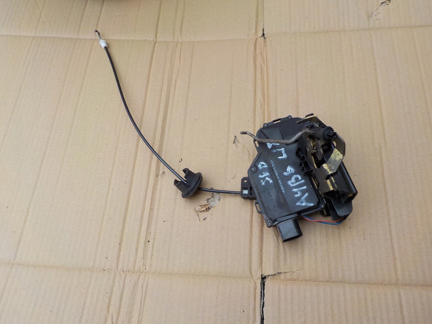 lock left rear part audi a4 b6 4B0839015D