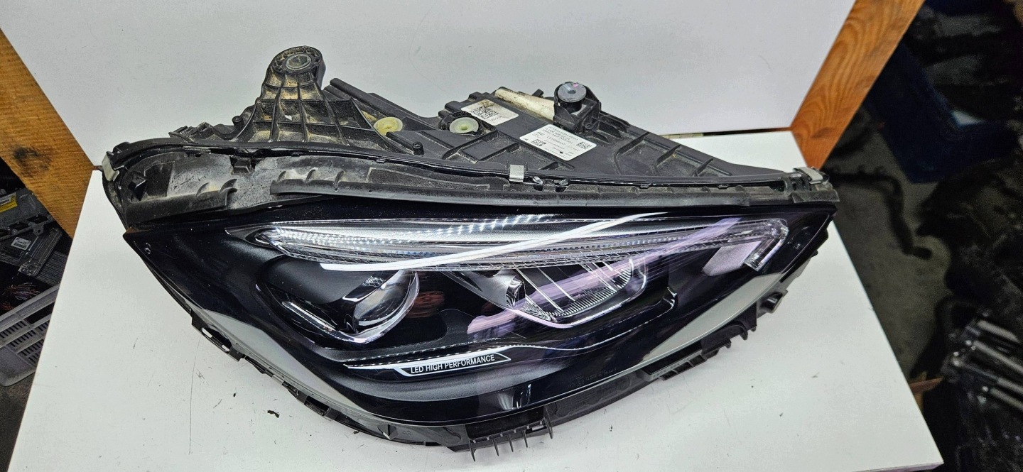 Mercedes C klasa 206 W206 Reflektor light right front front 2069066204
