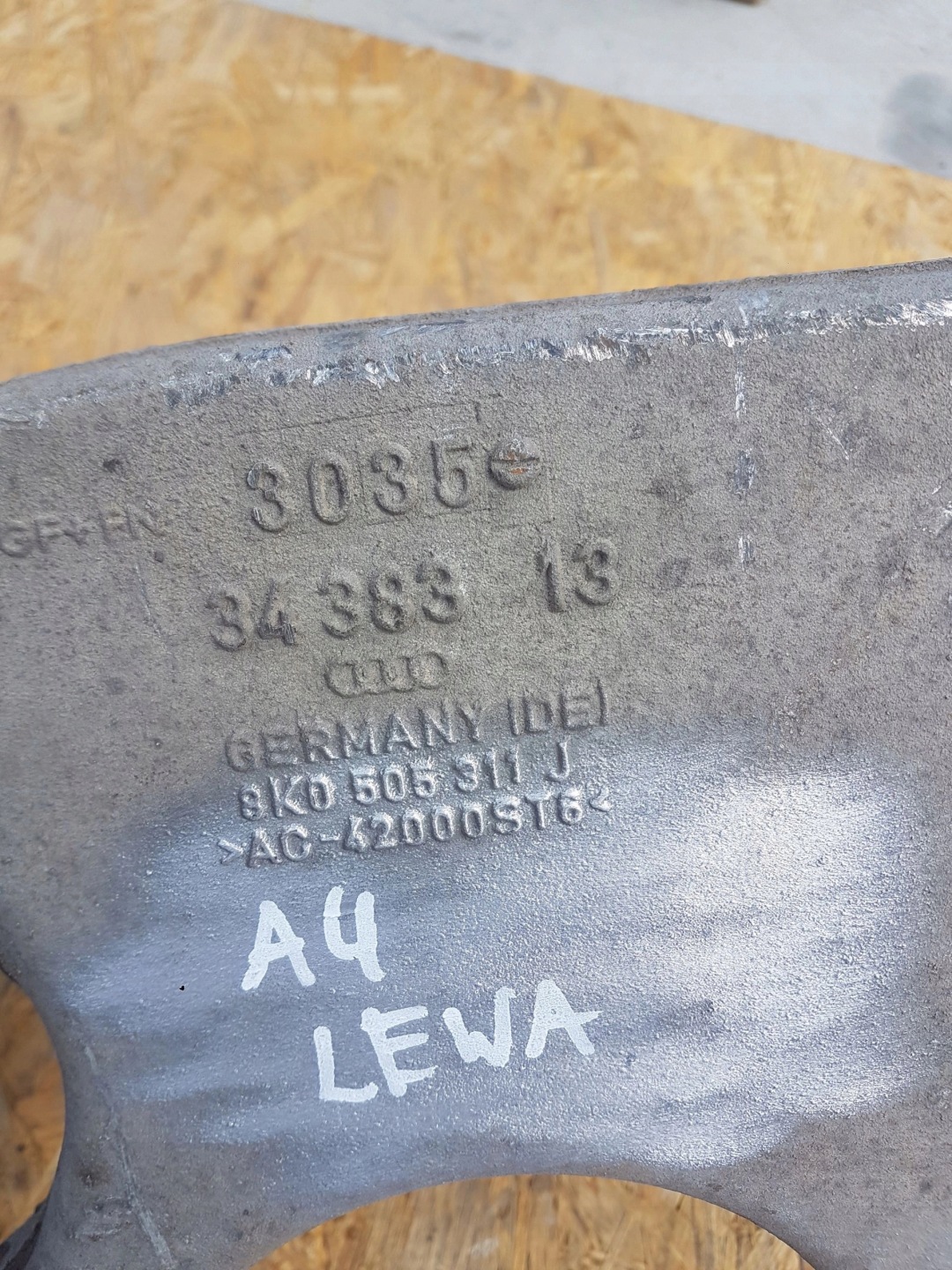 swing left rear part AUDI A4 B8 A5 8K0505311J