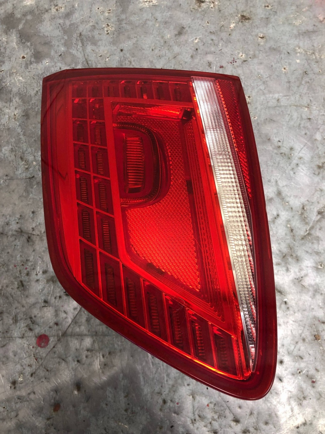 light right rear part to the bonnet LED VW PASSAT B7 KOMBI