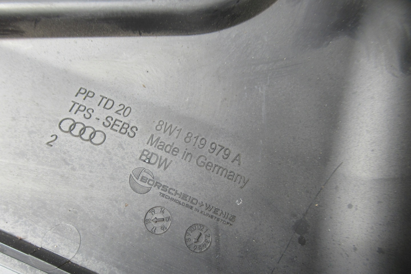 AUDI A4 B9 AVANT 3.0 TDI 18R pipe air 8W1819979A