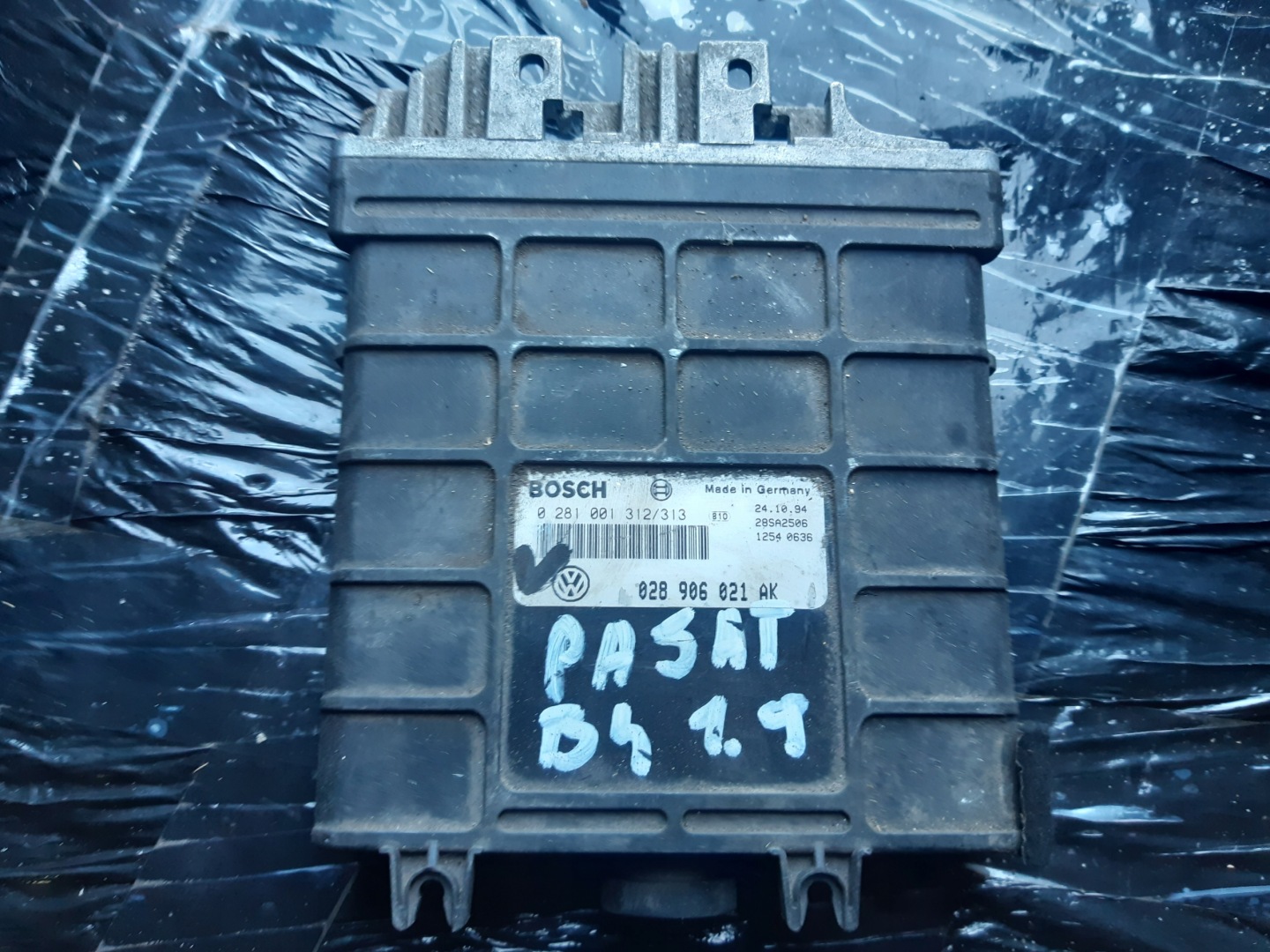 control unit of the engine VOLKSWAGEN LUPO 0 261 200 750